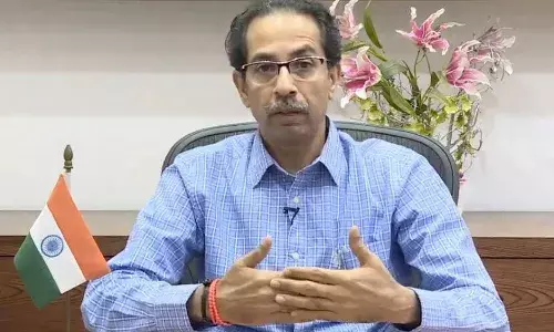 पाहुण्याला दिली ओसरी पाहुणा हातपाय पसरी - उध्दव ठाकरे