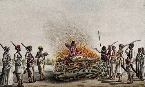इंग्रजांनी सती प्रथा भारतात आणली?
