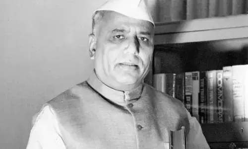 बलाढ्य सत्ताधीशांना पराभूत करण्यासाठी…! बलाढ्य सत्ताधीशांना पराभूत करण्यासाठी…!