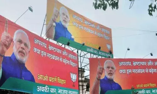 700,0000000 रूपयांची उधळपट्टी करदात्यांच्या पैशावर मोदींची जाहीरातबाजी