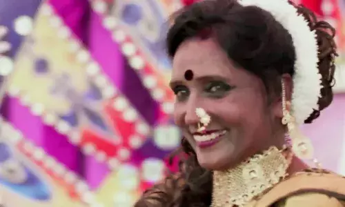 तमाशा जगलेली कलावंत मंगला बनसोडे... तमाशा जगलेली कलावंत मंगला बनसोडे...