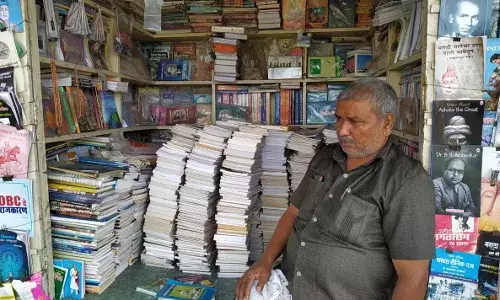 मोदींच्या नोटबंदीची झळ व्यवसायिकांना आजही जाणवते... मोदींच्या नोटबंदीची झळ व्यवसायिकांना आजही जाणवते...