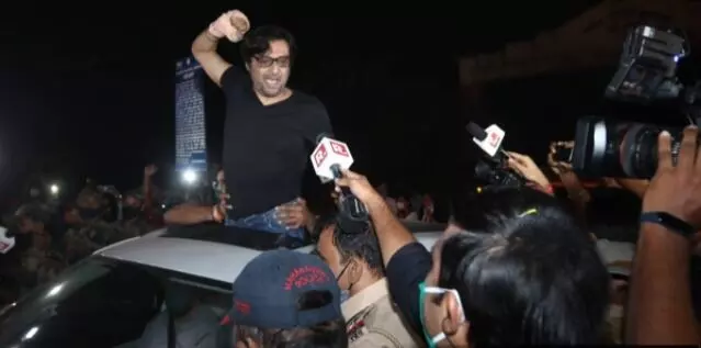 अर्णबचं उध्दव ठाकरेंना आव्हान,  स्टुडीयोत जय महाराष्ट्र ची घोषणाबाजी