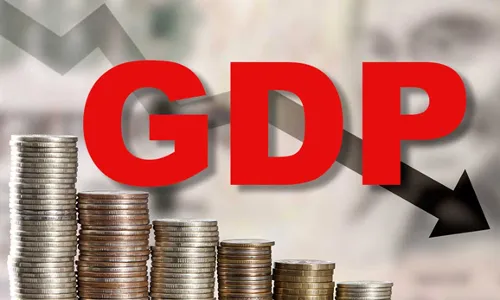 भारत आर्थिक मंदीच्या छायेत, राहुल गांधींचा मोदींवर हल्ला भारत आर्थिक मंदीच्या छायेत, राहुल गांधींचा मोदींवर हल्ला