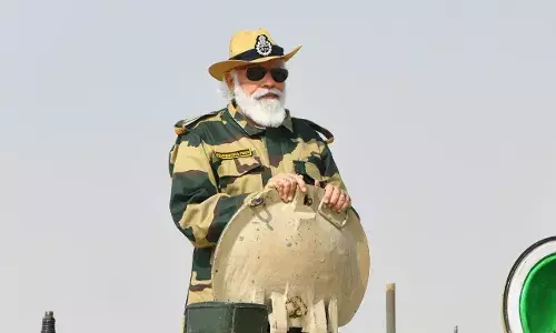 सैनिकांचे कपडे घालून सैनिकांविषयी आदर सिद्ध होतो का? सैनिकांचे कपडे घालून सैनिकांविषयी आदर सिद्ध होतो का?