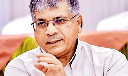 सवलत मिळेपर्यंत वीजबिल भरु नका : प्रकाश आंबेडकर सवलत मिळेपर्यंत वीजबिल भरु नका : प्रकाश आंबेडकर