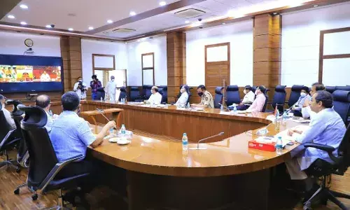 कोरोना लसीकरणासाठी राज्यात टास्क फोर्स; मुख्यमंत्री उद्धव ठाकरे कोरोना लसीकरणासाठी राज्यात टास्क फोर्स; मुख्यमंत्री उद्धव ठाकरे