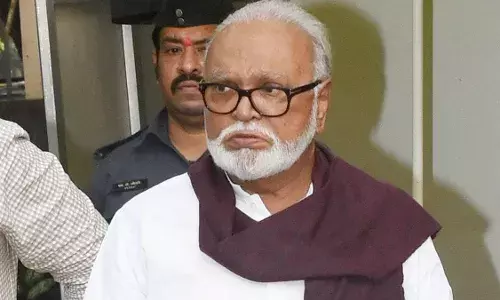 नामांतराच्या वादात भुजबळांचा शिवसेना आणि काँग्रेसला सल्ला नामांतराच्या वादात भुजबळांचा शिवसेना आणि काँग्रेसला सल्ला