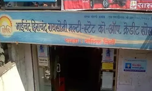 जळगावातील रायसोनी क्रेडीट सोसायटीमधील् गैरव्यवहार प्रकरणी छापे जळगावातील रायसोनी क्रेडीट सोसायटीमधील् गैरव्यवहार प्रकरणी छापे