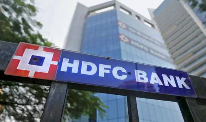 HDFC बँकेला नवीन डिजिटल सेवा आणि क्रेडीट कार्ड ग्राहक जोडण्यास बंदी