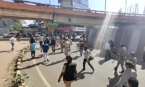 भाजप आमदारासाठी मनसे रस्त्यावर, पोलिसांचा लाठीमार भाजप आमदारासाठी मनसे रस्त्यावर, पोलिसांचा लाठीमार