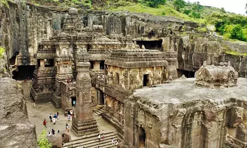 उद्यापासून अजिंठा-वेरूळ लेणी सुरू होणार; पर्यटकांना मात्र परवापासून प्रवेश उद्यापासून अजिंठा-वेरूळ लेणी सुरू होणार; पर्यटकांना मात्र परवापासून प्रवेश