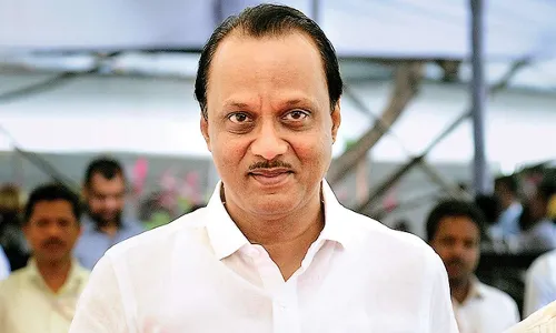 केंद्र सरकारनं हटवादी भूमिका सोडावी: अजित पवार केंद्र सरकारनं हटवादी भूमिका सोडावी: अजित पवार
