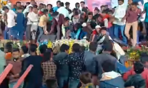 धनंजय मु़डेंवर गुन्हा दाखल झाला पाहिजे का?