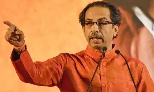 अर्थसंकल्पाच्या कागदी घोडय़ांचे डिजिटल घोडे झाले: सामनातून बजेटवर टीकेचे टोकेरी बाण अर्थसंकल्पाच्या कागदी घोडय़ांचे डिजिटल घोडे झाले: सामनातून बजेटवर टीकेचे टोकेरी बाण