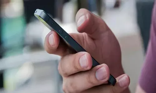 ऑनलाईन लोन घेताय? मग हा धोका लक्षात घ्या ! ऑनलाईन लोन घेताय? मग हा धोका लक्षात घ्या !