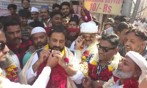 लोका सांगे ब्रम्हज्ञान....खासदार इम्तियाज जलील यांनी कोरोनाचे नियम बसवले धाब्यावर.... लोका सांगे ब्रम्हज्ञान....खासदार इम्तियाज जलील यांनी कोरोनाचे नियम बसवले धाब्यावर....