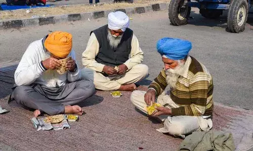 शेतकऱ्यांनी सरकारला ठणकावले...दीर्घ आंदोलनाच्या तयारीला सुरूवात… शेतकऱ्यांनी सरकारला ठणकावले...दीर्घ आंदोलनाच्या तयारीला सुरूवात…