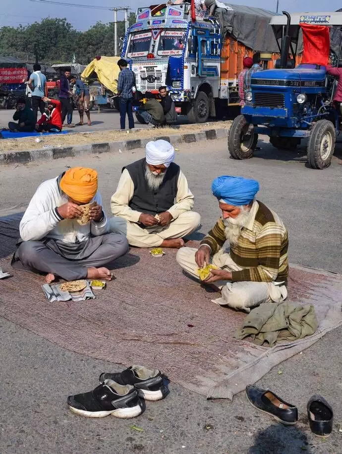 शेतकऱ्यांनी सरकारला ठणकावले...दीर्घ आंदोलनाच्या तयारीला सुरूवात…