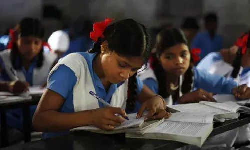 मुलींचे शिक्षण: अस्वस्थ करणारी आकडेवारी मुलींचे शिक्षण: अस्वस्थ करणारी आकडेवारी