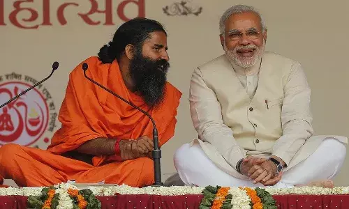 बाबारामदेव यांचा मोदींवर भरोसा नाही का? बाबारामदेव यांचा मोदींवर भरोसा नाही का?