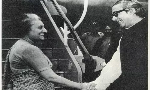 Indira gandhi : इंदिरा बांग्लादेशच्या निर्मात्या... Indira gandhi : इंदिरा बांग्लादेशच्या निर्मात्या...
