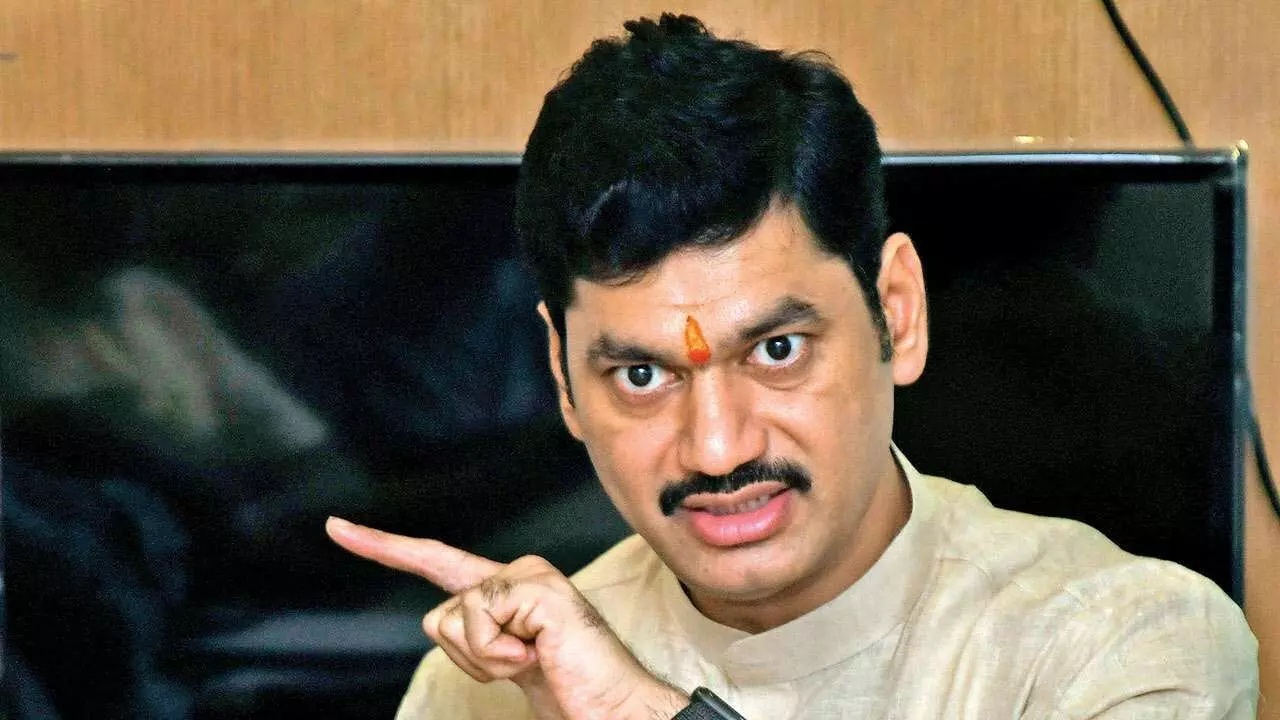 बलात्काराच्या आरोपावर धनंजय मुंडे यांचे स्पष्टीकरण