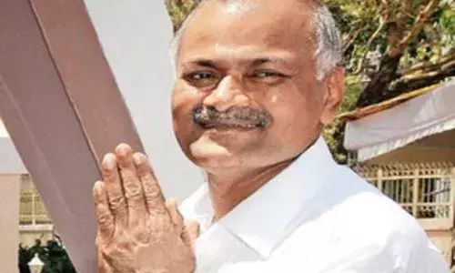 डॉ. लहाने यांची मनमानी: मॅट चा ठपका डॉ. लहाने यांची मनमानी: मॅट चा ठपका