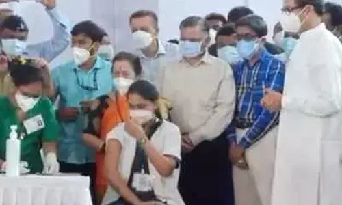 कोरोना लसीकरणाला स्थगिती नाही, आरोग्य विभागाचे स्पष्टीकरण कोरोना लसीकरणाला स्थगिती नाही, आरोग्य विभागाचे स्पष्टीकरण