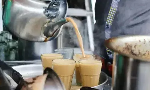 टपरीवर ७ रुपयाला असणारा चहा सीसीडीमध्ये १०० रुपयांना का? टपरीवर ७ रुपयाला असणारा चहा सीसीडीमध्ये १०० रुपयांना का?