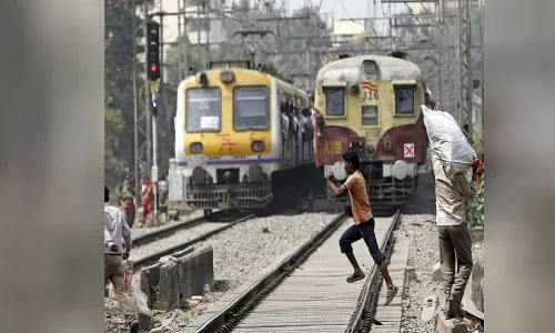 रेल्वे अपघातांना ब्रेक कोरोनामुळे मृत्यूदर घटला रेल्वे अपघातांना ब्रेक कोरोनामुळे मृत्यूदर घटला