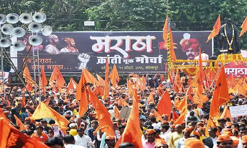 Maratha Reservation ठाकरे सरकारची परीक्षा: आजपासून नियमित सुनावणी Maratha Reservation ठाकरे सरकारची परीक्षा: आजपासून नियमित सुनावणी