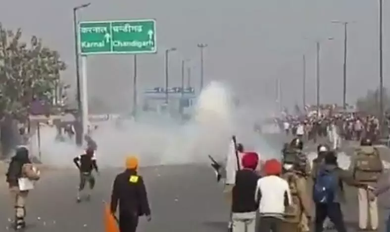 #FarmerProtest : दिल्ली बॉर्डरवर आंदोलन चिघळले, पोलिसांचा लाठीमार