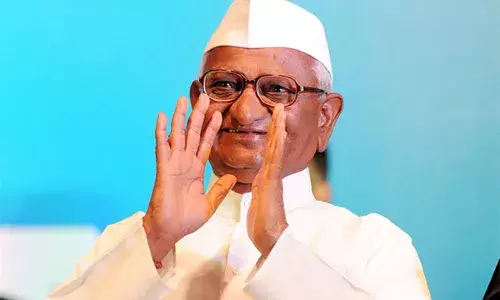 अण्णा फक्त काँग्रेसच्या राजवटीतच आंदोलन करणार का? - सामना अण्णा फक्त काँग्रेसच्या राजवटीतच आंदोलन करणार का? - सामना