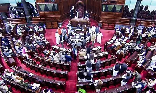 राज्यसभेतील गदारोळानंतर आप चे तीन खासदार निलंबित