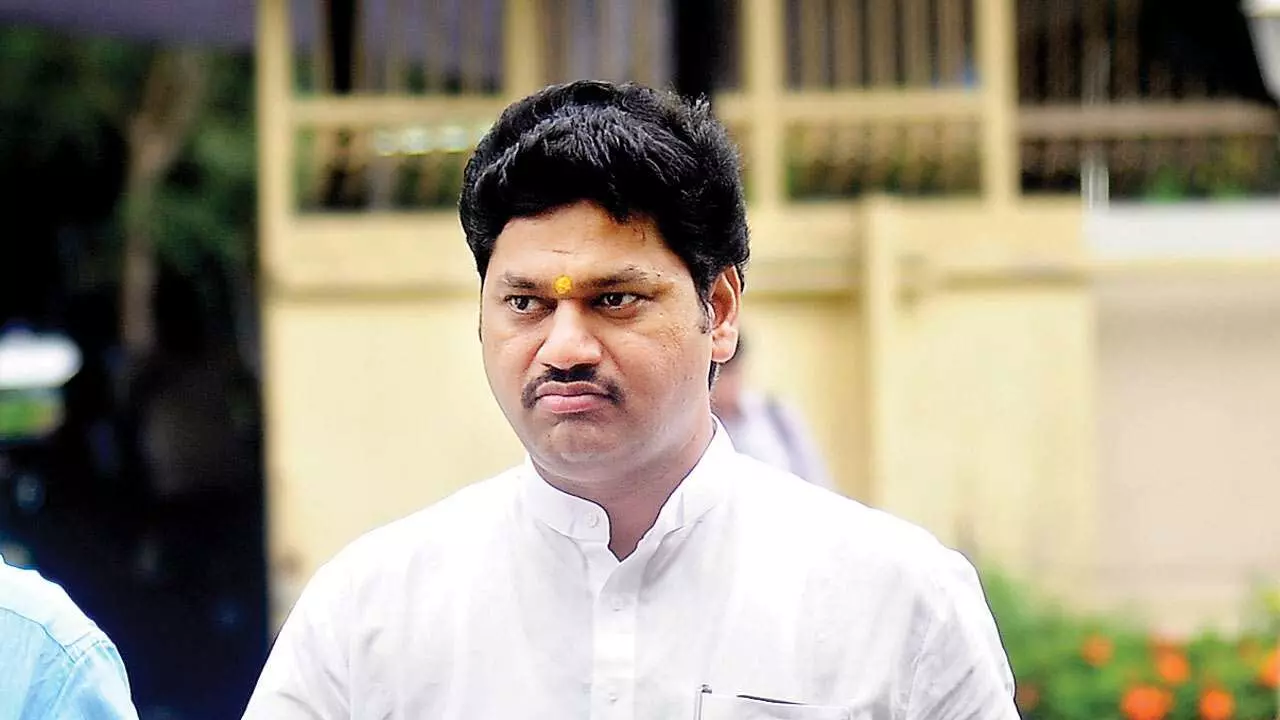 Dhananjay Munde वर दुसऱ्या पत्नीचा मुलांना कैद केल्याचा आरोप, धनंजय मुंडेंची पहिली प्रतिक्रिया...