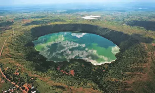 ...आणि मुख्यमंत्र्यांमधील फोटोग्राफर झाला जागा... ...आणि मुख्यमंत्र्यांमधील फोटोग्राफर झाला जागा...