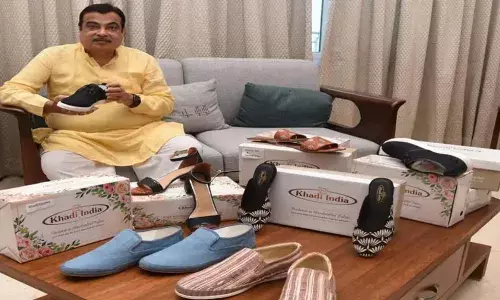 तर गावातील हेमामालिनी त्या चप्पल वापरतील – नितीन गडकरी तर गावातील हेमामालिनी त्या चप्पल वापरतील – नितीन गडकरी