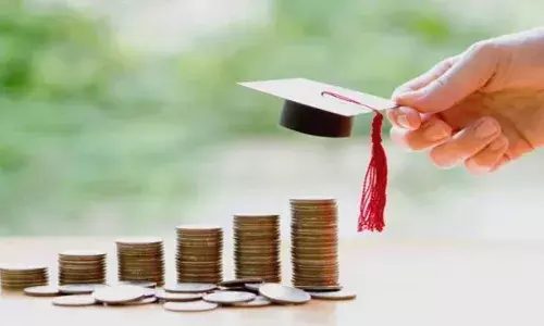 शैक्षणिक कर्जाकडे कोणत्या दृष्टीने पाहावे? शैक्षणिक कर्जाकडे कोणत्या दृष्टीने पाहावे?