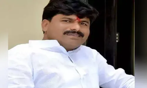शरद पवारांच्या आधी पुतळ्याचे अनावरण, गोपीचंद पडळकर यांच्यावर गुन्हा शरद पवारांच्या आधी पुतळ्याचे अनावरण, गोपीचंद पडळकर यांच्यावर गुन्हा