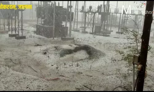 जालना: भोकरदन तालुक्यात गारपीट, गहू,ज्वारी, हरभरा पिकांना फटका जालना: भोकरदन तालुक्यात गारपीट, गहू,ज्वारी, हरभरा पिकांना फटका