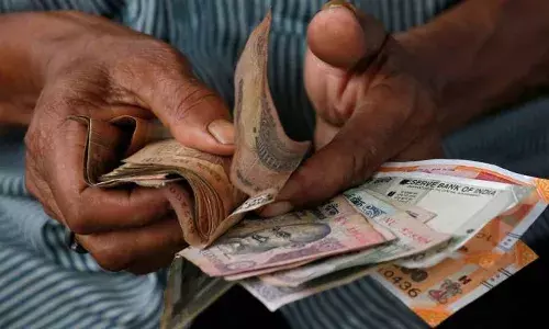 लाचखोर मित्राला भेटून आले आणि ACBच्या जाळ्यात स्वत:ही अडकले लाचखोर मित्राला भेटून आले आणि ACBच्या जाळ्यात स्वत:ही अडकले