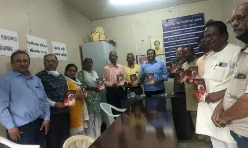 कॉम्रेड पुस्तकाचा प्रकाशन सोहळा संपन्न कॉम्रेड पुस्तकाचा प्रकाशन सोहळा संपन्न