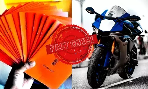 Fact Check : घरात दुचाकी असल्यास रेशनकार्ड रद्द होणार का? Fact Check : घरात दुचाकी असल्यास रेशनकार्ड रद्द होणार का?