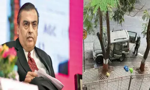 मुकेश अंबानींच्या घराबाहेर स्फोटकांचं दहशतवादी कनेक्शन मुकेश अंबानींच्या घराबाहेर स्फोटकांचं दहशतवादी कनेक्शन
