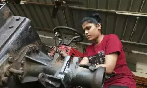 ट्रॅक्टरची डॉक्टर धनश्री हातझाडे...