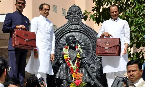 सोमवारच्या अर्थसंकल्पाच्या पार्श्वभूमीवर आज विधिमंडळात आर्थिक पाहणी अहवाल सोमवारच्या अर्थसंकल्पाच्या पार्श्वभूमीवर आज विधिमंडळात आर्थिक पाहणी अहवाल