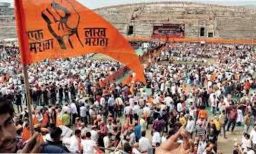 मराठा आरक्षण : सर्वोच्च न्यायालयाची इतर राज्यांना नोटीस मराठा आरक्षण : सर्वोच्च न्यायालयाची इतर राज्यांना नोटीस