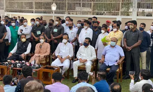 कॉंग्रेस महाविकास आघाडीपासून दूर, मुख्यमंत्र्याच्या पत्रकार परिषदेत कॉंग्रेस अनुपस्थितीत कॉंग्रेस महाविकास आघाडीपासून दूर, मुख्यमंत्र्याच्या पत्रकार परिषदेत कॉंग्रेस अनुपस्थितीत