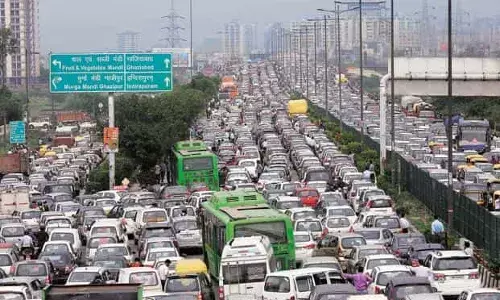 कोरोना पश्चात मुंबईत वाहन गर्दी : आर्थिक सर्वेक्षणातून उघड कोरोना पश्चात मुंबईत वाहन गर्दी : आर्थिक सर्वेक्षणातून उघड